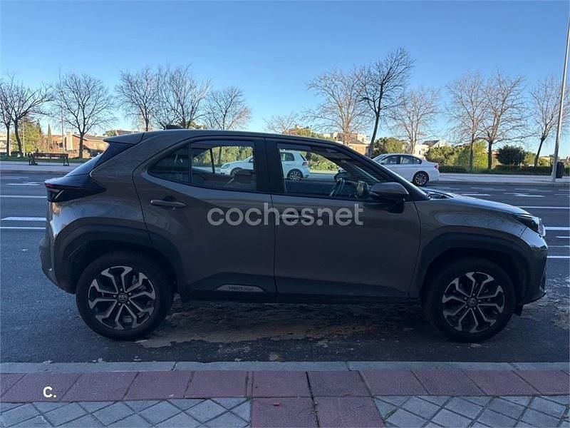 Usado Toyota Yaris Cross Active 116 CV (85 kW) 2023 Marrón SUV