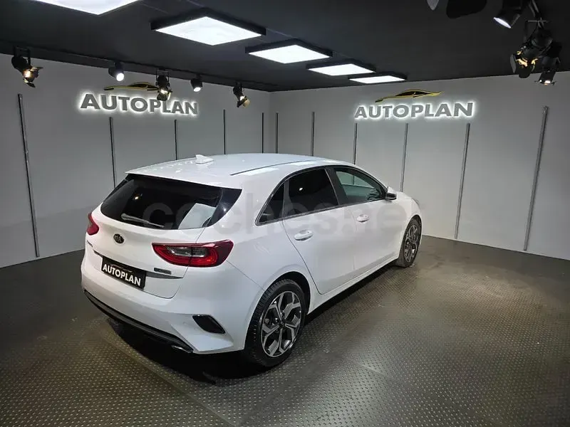 Usado Kia Ceed GT GT-Line 136 CV (100 kW) 2021 Blanco Berlina