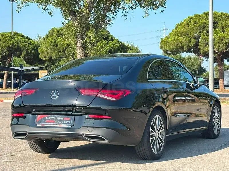 Usado Mercedes CLA180 136 CV (100 kW) 2021 Negro Coupe