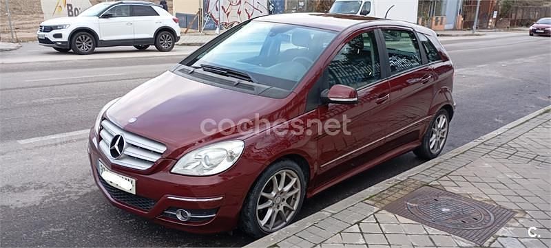 Usado Mercedes B180 Sport Edition 109 CV (80 kW) 2012 Granate Monovolumen