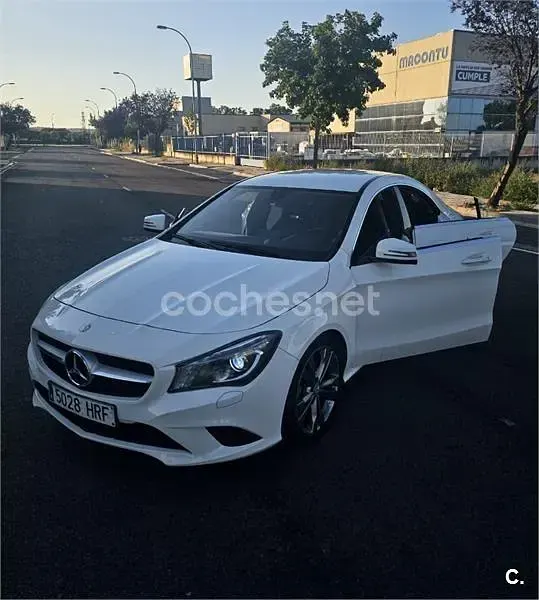 Usado Mercedes CLA220 Urban 170 CV (125 kW) 2013 Blanco Coupe