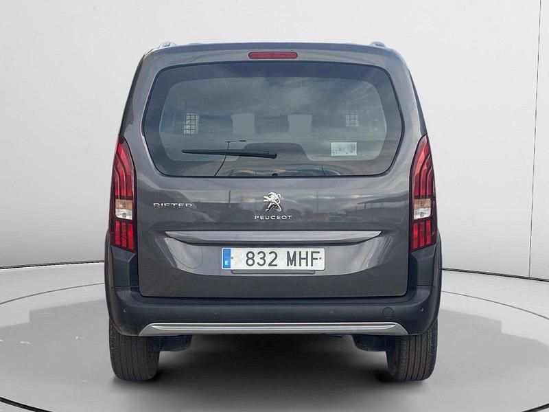 Usado Peugeot Rifter Allure 131 CV (96 kW) 2023 Gris Monovolumen