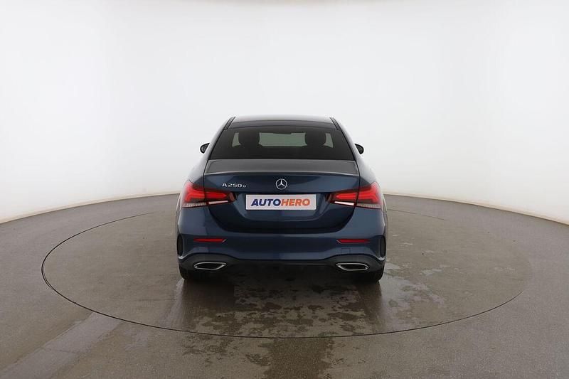 Usado Mercedes A250 AMG line 218 CV (160 kW) 2021 Azul Berlina