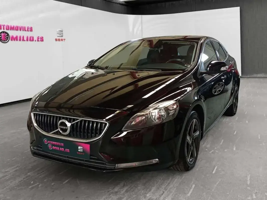 Usado Volvo V40 R-Design Momentum 120 CV (88 kW) 2016 Negro Familiar