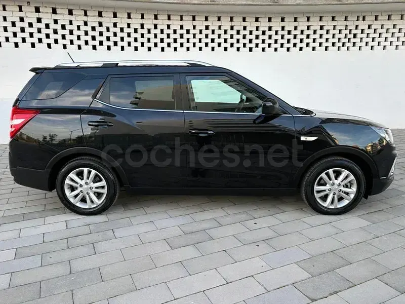 Usado SsangYong XLV 128 CV (94 kW) 2018 Gris / plata SUV