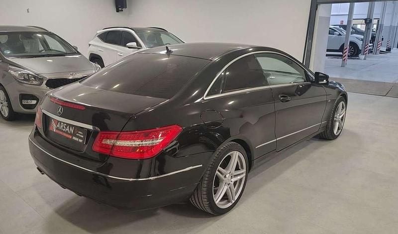 Usado Mercedes E200 184 CV (135 kW) 2011 Negro Coupe