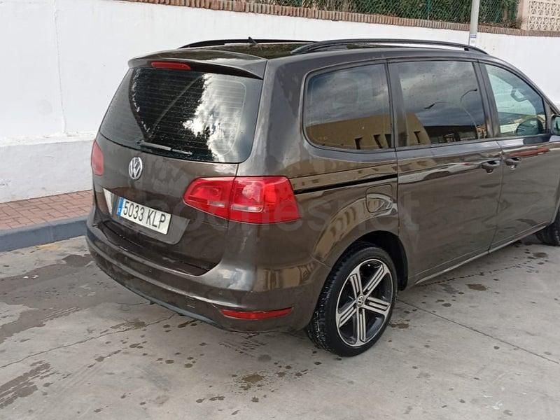 Usado VW Sharan Sport 140 CV (102 kW) 2014 Marrón Monovolumen