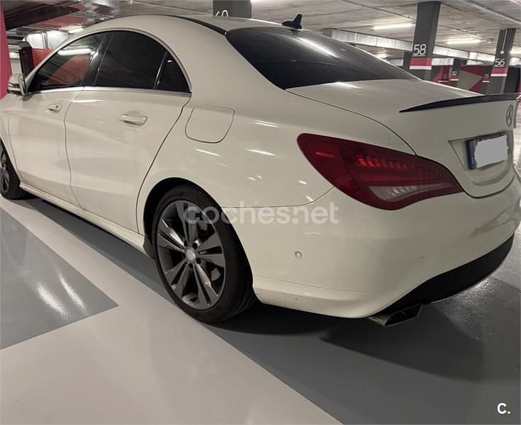 Usado Mercedes CLA180 Shooting Brake Urban 122 CV (89 kW) 2015 Blanco Familiar