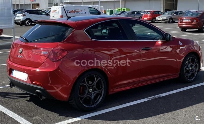 Rojo Usado 2015 Alfa Romeo Giulietta Quadrifoglio Verde Utilitario | 22.750 € - Imagen 1/4