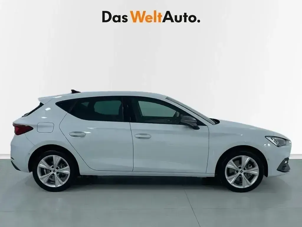 Usado Seat Leon FR 204 CV (150 kW) 2025 Blanco Berlina