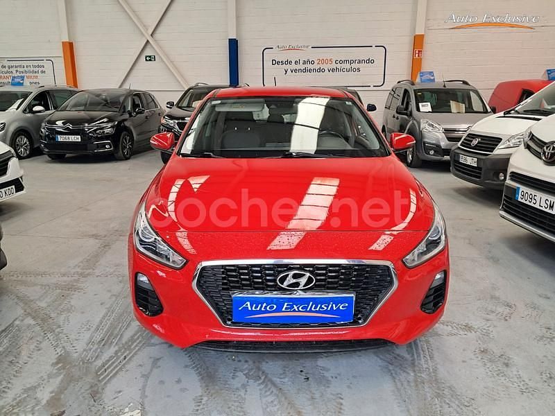 Käytetty Hyundai i30 120 HP (88 kW) 2017 Punainen Sedan