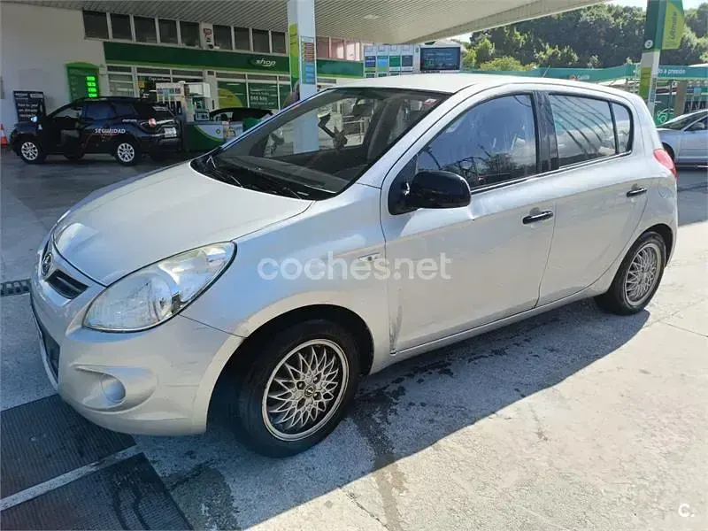 Usado Hyundai i20 Classic 78 CV (57 kW) 2010 Gris / plata Utilitario