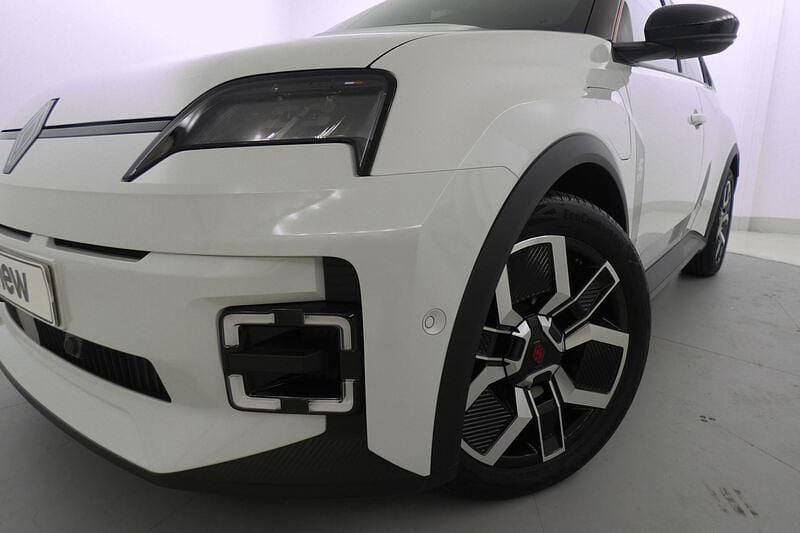 Käytetty Renault R5 Techno 110 kW (150 HP) 2025 Valkoinen Viistoperä