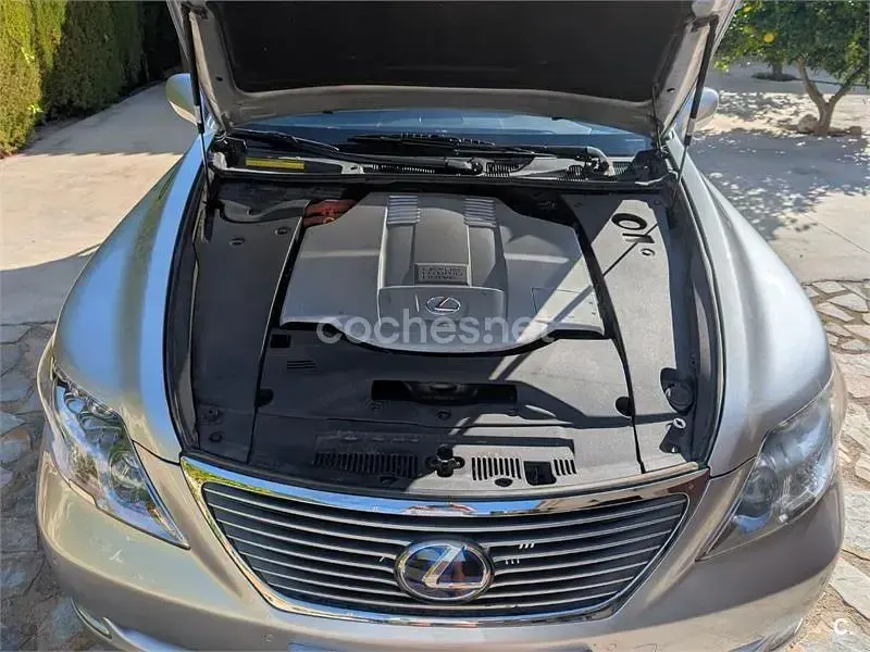 Usado Lexus LS600h Ambassador 445 CV (327 kW) 2007 Gris / plata Berlina