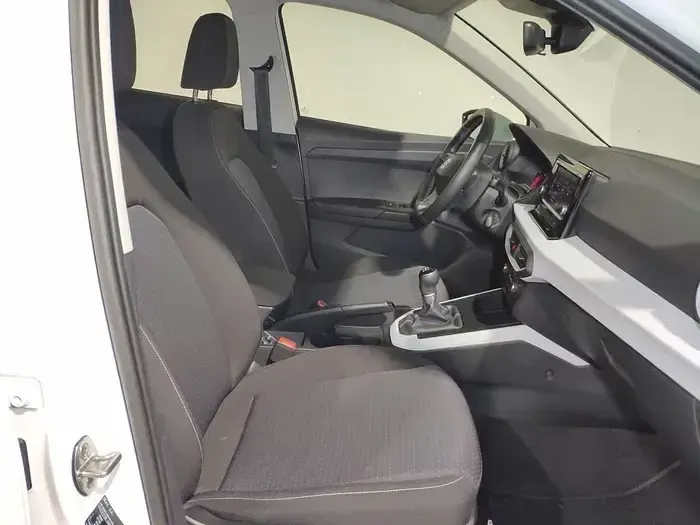 Usado Seat Arona Style 110 CV (80 kW) 2023 Blanco SUV