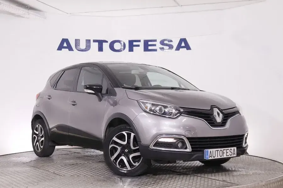 Usado Renault Captur Intens 90 CV (66 kW) 2016 Plata SUV