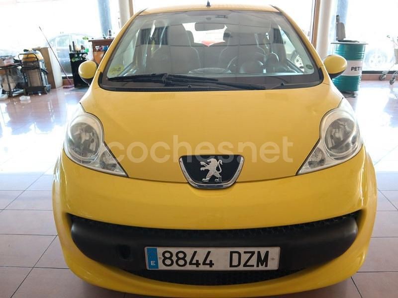 Usado Peugeot 107 54 CV (39 kW) 2007 Amarillo Utilitario