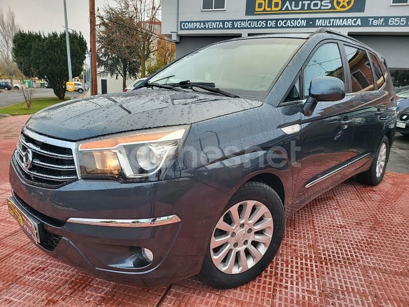 Gris / plata Usado 2016 Ssangyong (KGM) Rodius Limited Monovolumen | 11.999 € (Precio justo) - Imagen 1/4