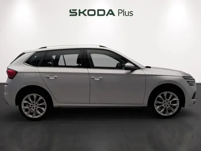 Usado Skoda Kamiq Style 150 CV (110 kW) 2023 Gris plata SUV