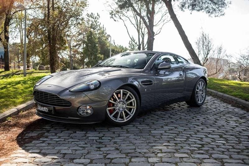 Usado Aston Martin Vanquish 520 CV (382 kW) 2005 Gris / plata Coupe