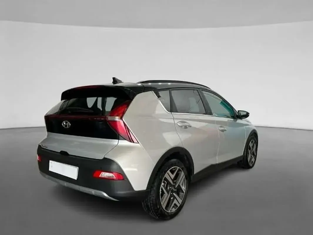 Usado Hyundai Bayon 101 CV (74 kW) 2025 Gris SUV