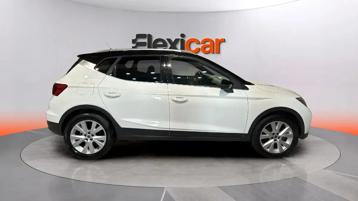 Usado Seat Arona Style Plus 110 CV (80 kW) 2022 Blanco SUV