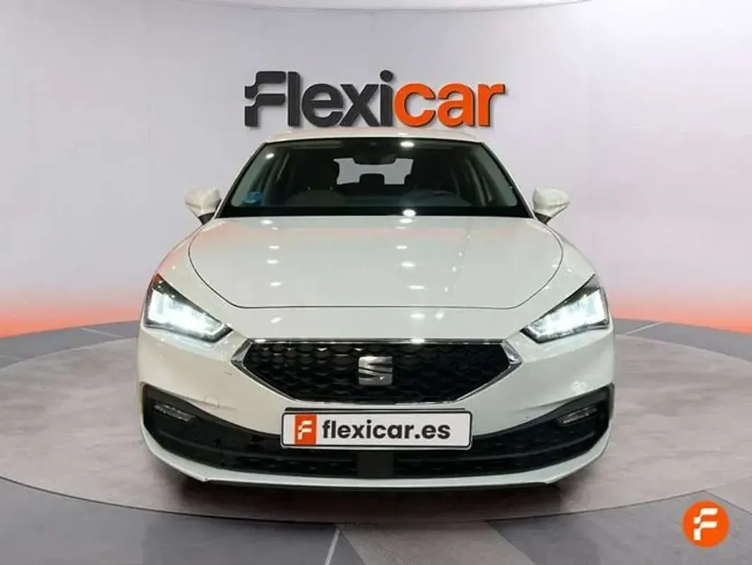 Usado Seat Leon Style 116 CV (85 kW) 2025 Blanco Berlina