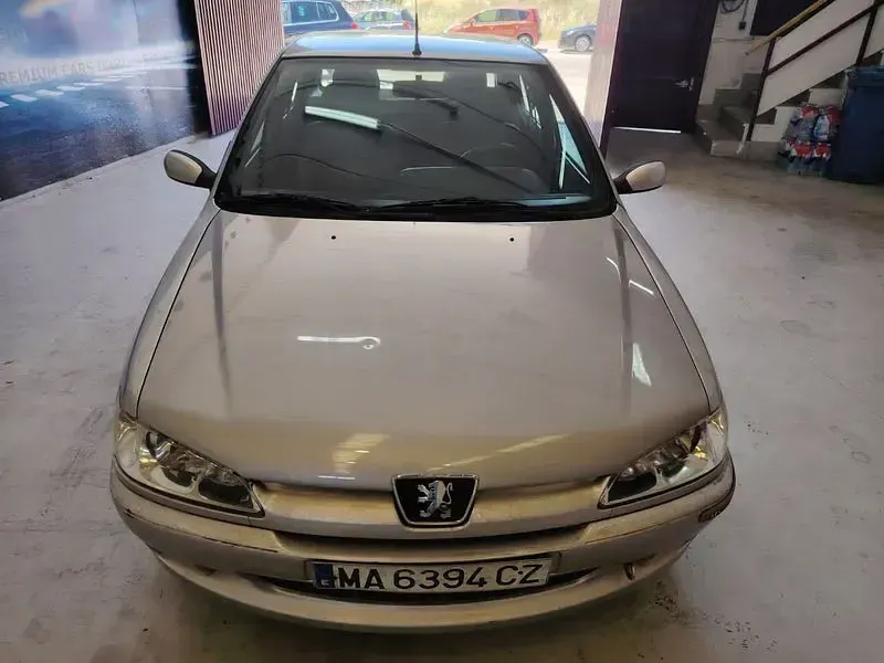 Usado Peugeot 306 90 CV (66 kW) 2000 Gris / plata Berlina