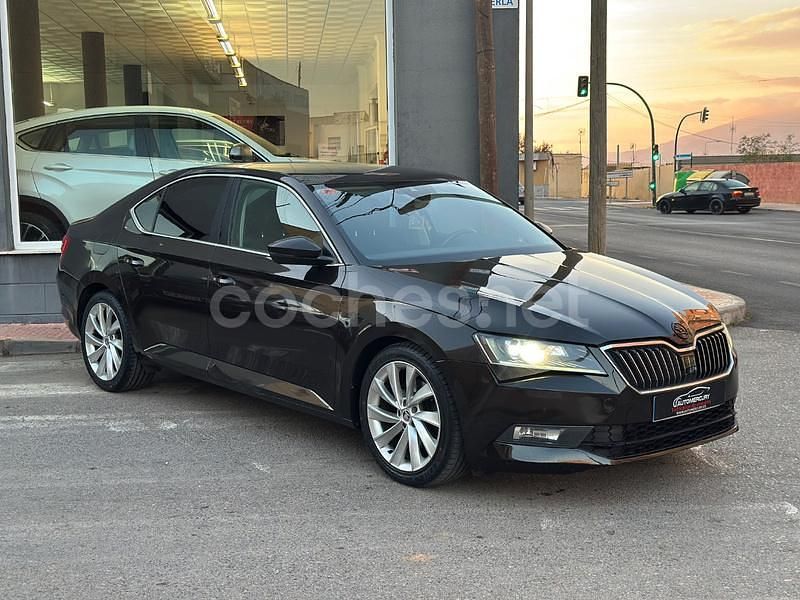 Begagnad Skoda Superb SportLine 190 HK (139 kW) 2017 Svart Sedan