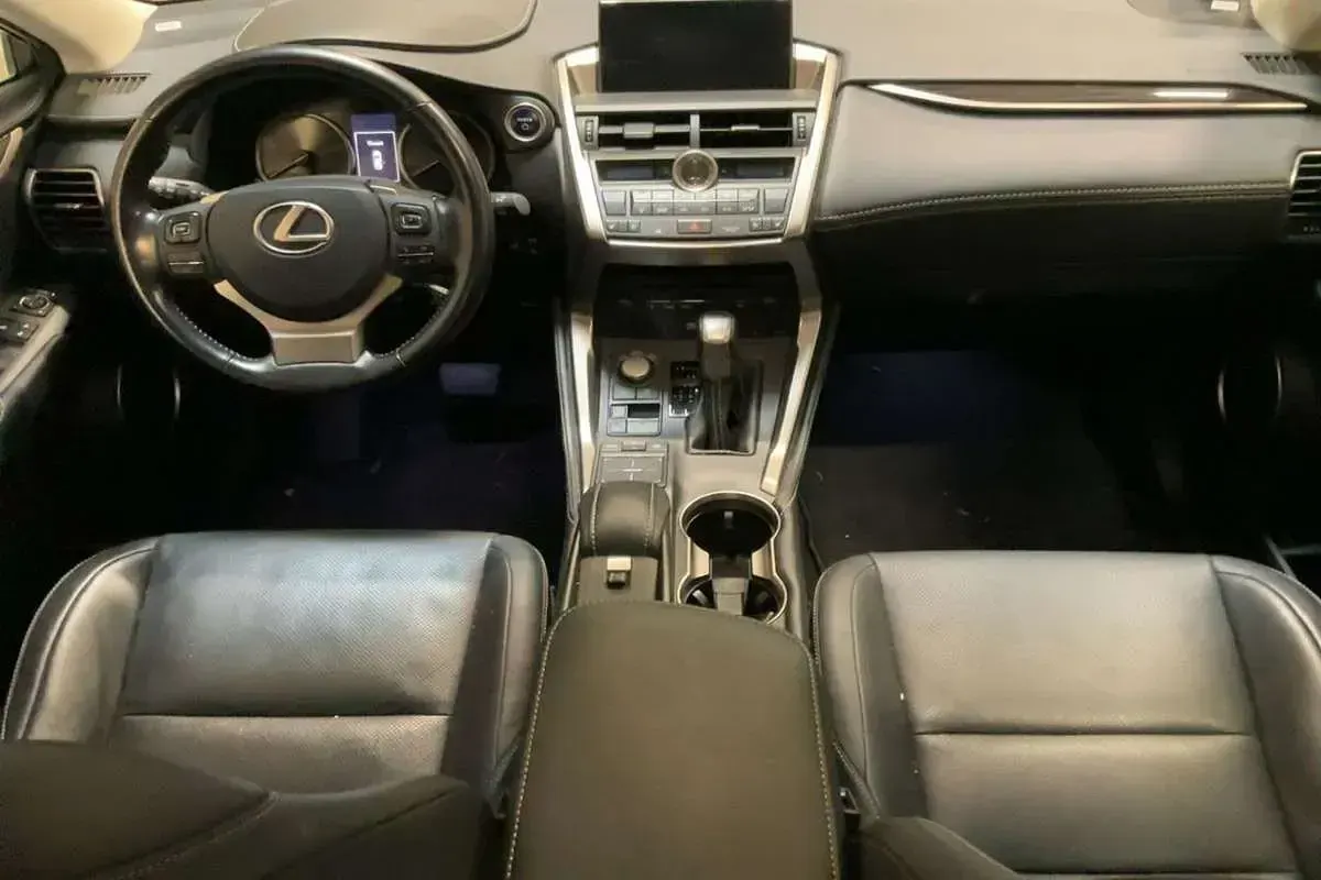 Usado Lexus NX300h Luxury Line 197 CV (144 kW) 2017 Blanco SUV