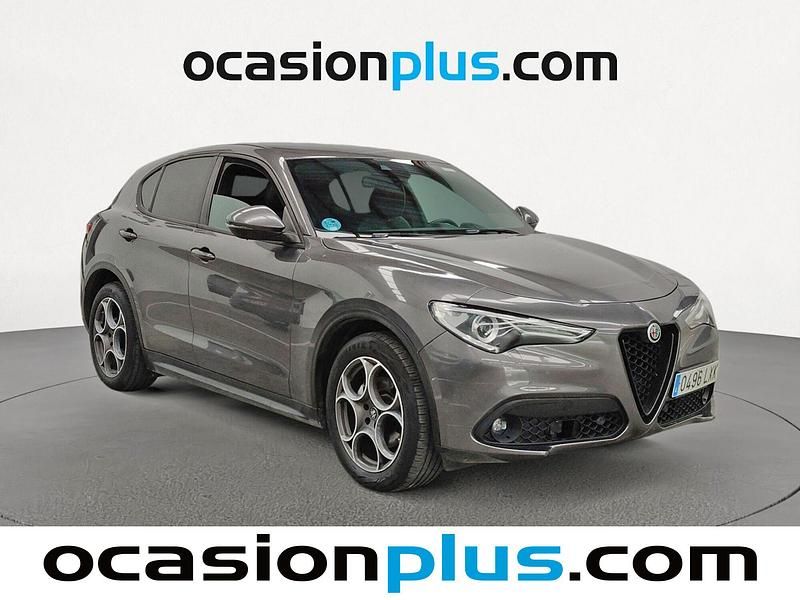 Usado Alfa Romeo Stelvio Sprint 190 CV (139 kW) 2022 Gris / plata SUV
