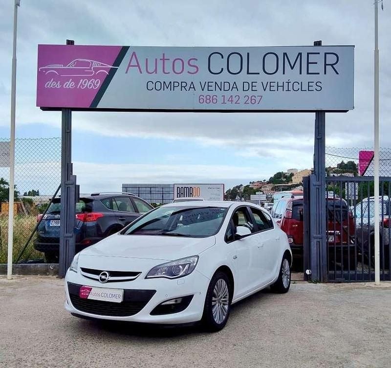 Usado Opel Astra Selective 140 CV (102 kW) 2014 Blanco Utilitario