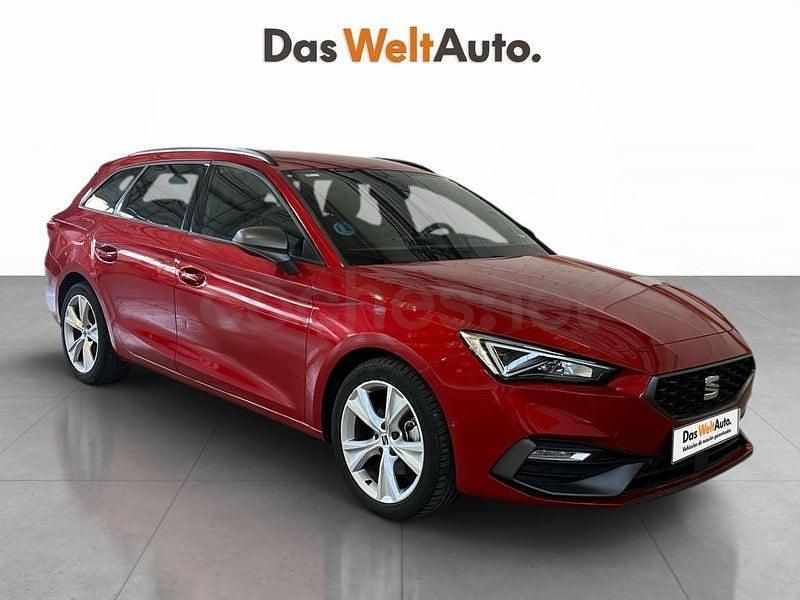 Usado Seat Leon FR 150 CV (110 kW) 2024 Rojo Familiar
