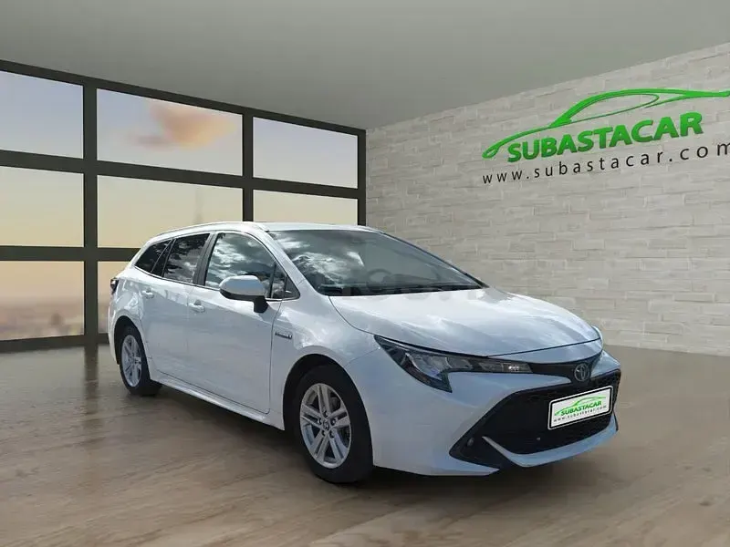 Begagnad Toyota Corolla Business Edition 122 HK (89 kW) 2021 Vit Kombi