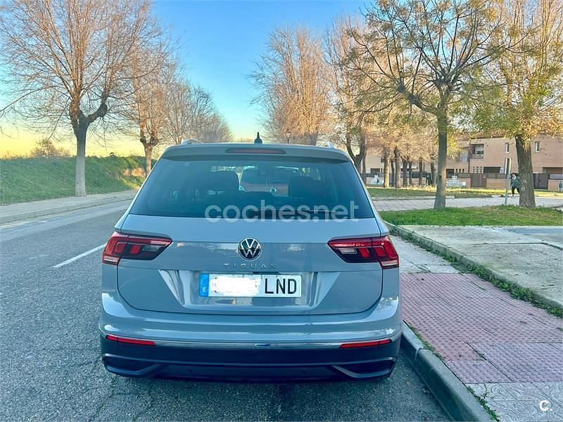 Usado VW Tiguan Life 150 CV (110 kW) 2021 Gris / plata SUV