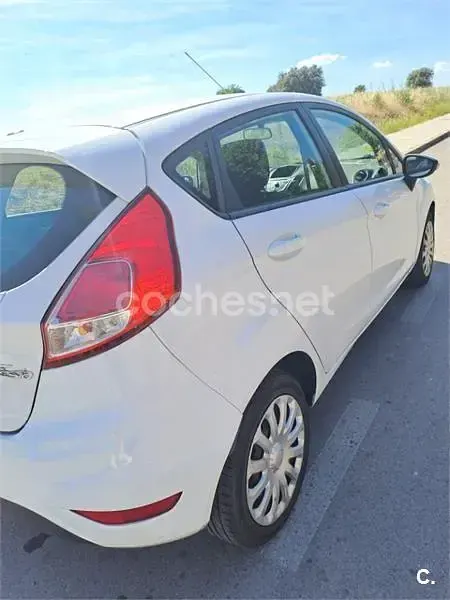 Usado Ford Fiesta Titanium 95 CV (69 kW) 2013 Blanco Berlina
