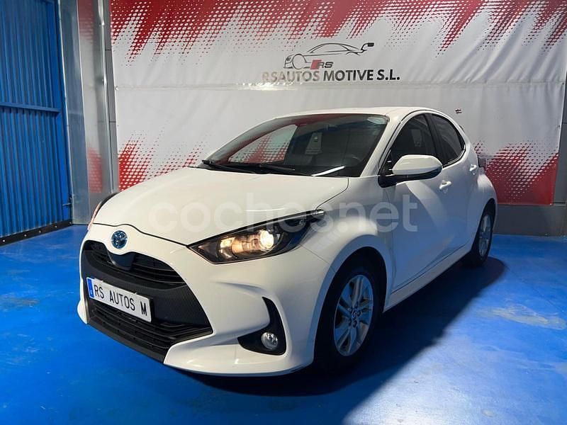 Usado Toyota Yaris Hybrid Active 116 CV (85 kW) 2022 Blanco Berlina