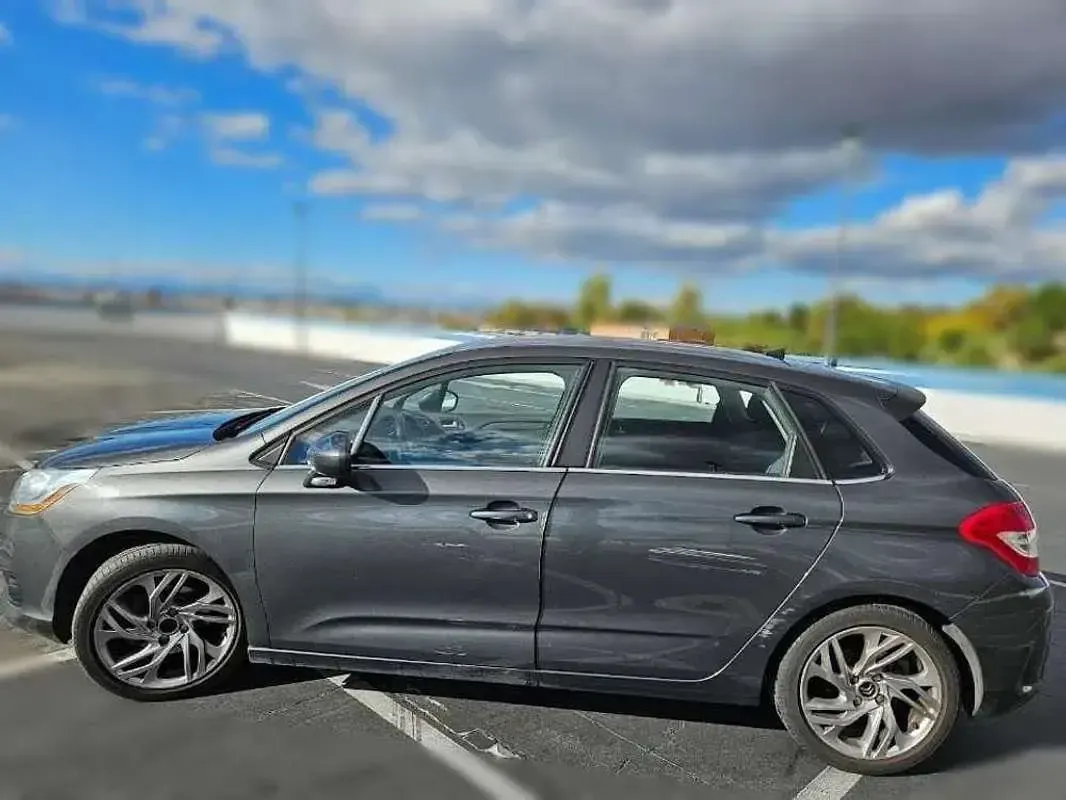 Usado Citroën C4 120 CV (88 kW) 2014 Gris Utilitario
