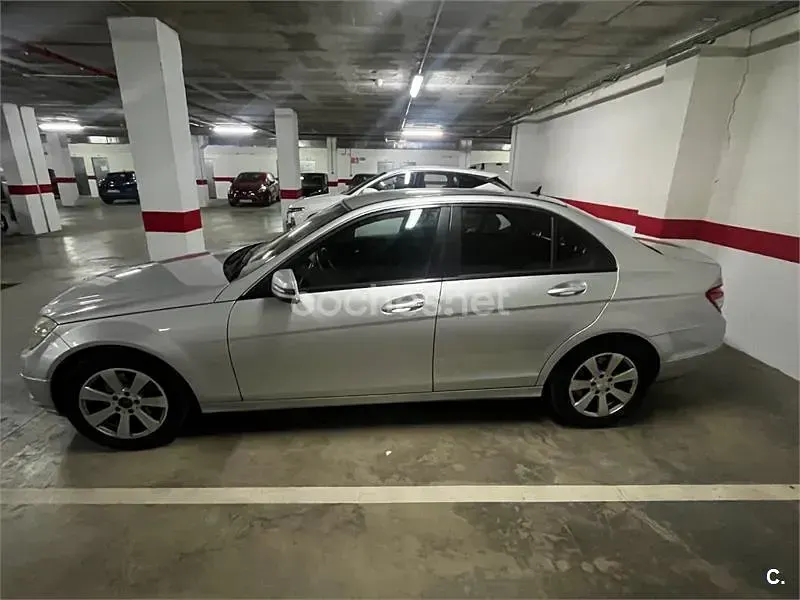Usado Mercedes C220 Elegance 170 CV (125 kW) 2009 Gris / plata Berlina