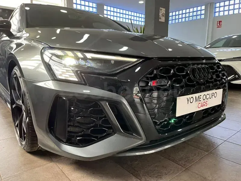 Usado Audi RS3 400 CV (294 kW) 2022 Gris / plata Berlina