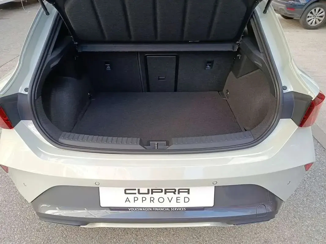 Usado Cupra Leon 150 CV (110 kW) 2025 Gris Utilitario