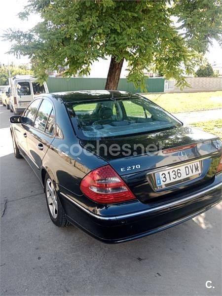 Usado Mercedes E270 Avantgarde 170 CV (125 kW) 2002 Negro Berlina