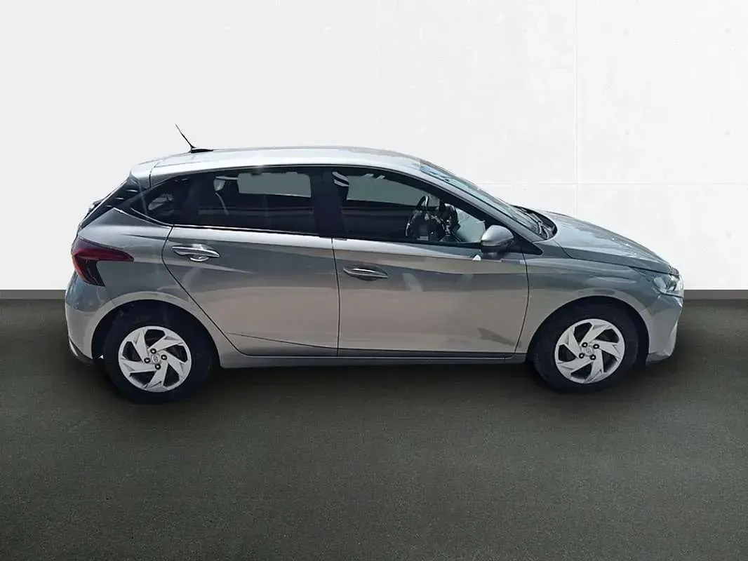 Usado Hyundai i20 101 CV (74 kW) 2022 Gris Utilitario