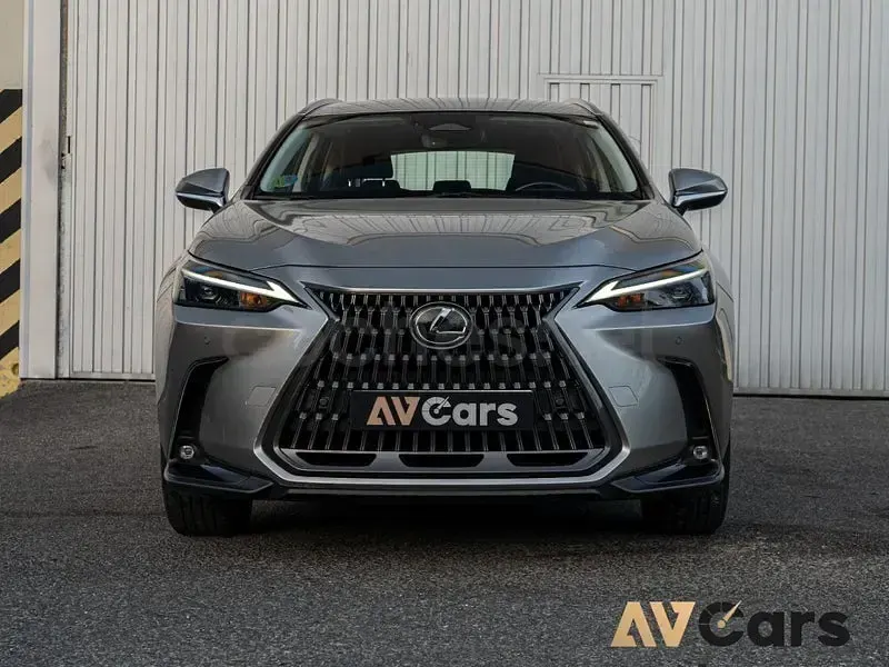 Usado Lexus NX350h 242 CV (177 kW) 2024 Gris / plata SUV