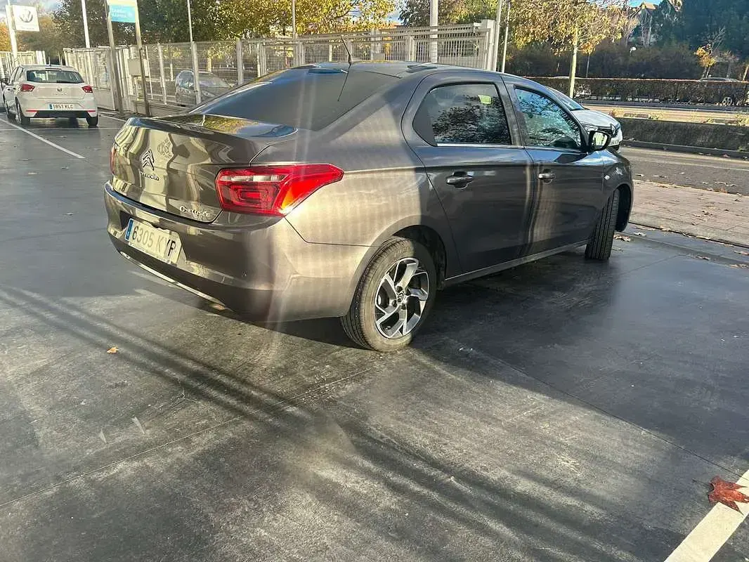 Usado Citroën C-Elysee I Shine 102 CV (75 kW) 2019 Gris / plata Berlina