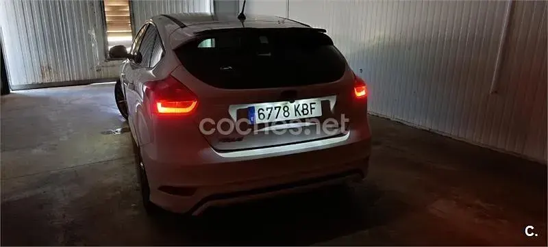 Usado Ford Focus ST-Line 125 CV (91 kW) 2017 Blanco Berlina