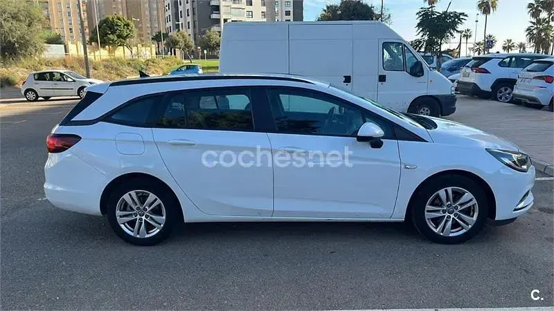 Usado Opel Astra Excellence 150 CV (110 kW) 2018 Blanco Familiar