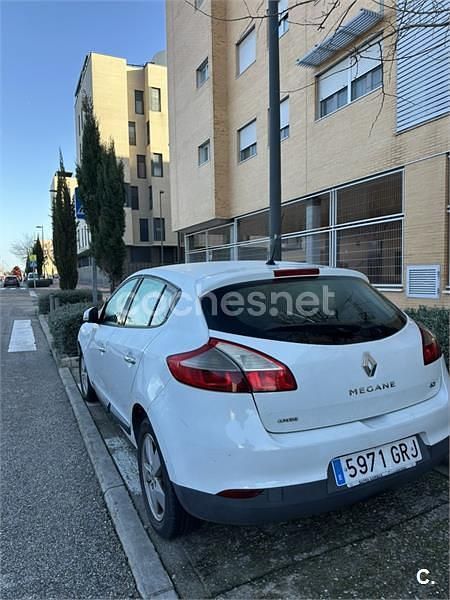 Begagnad Renault Mégane Dynamique 105 HK (77 kW) 2009 Vit Sedan