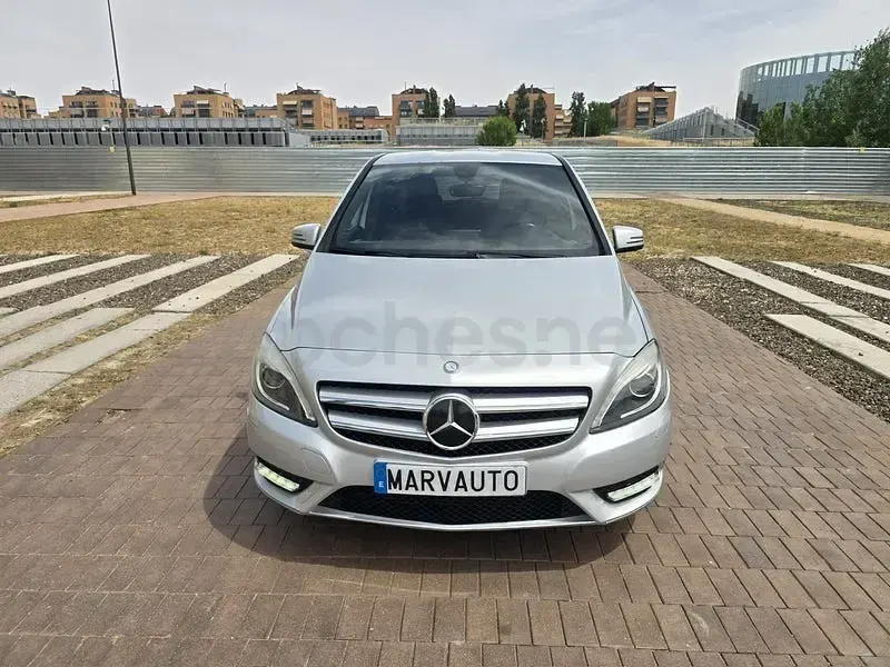 Usado Mercedes B180 109 CV (80 kW) 2012 Gris / plata Utilitario