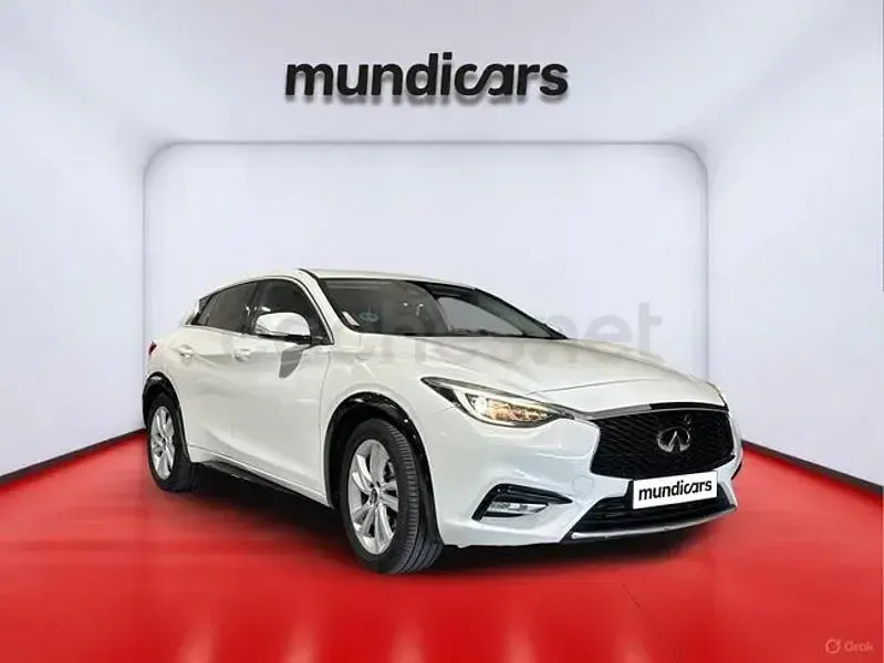 Usado Infiniti Q30 Premium 156 CV (114 kW) 2016 Blanco Berlina